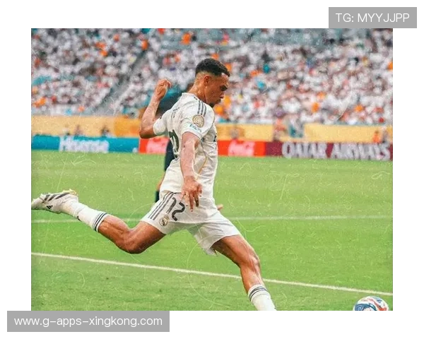 皇马外围连脚传递拉扯出致命空档 皇马外围连脚传递拉扯出致命空档