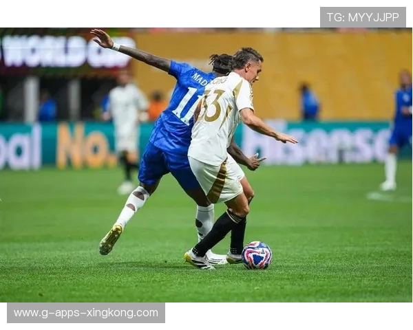 切尔西侧翼突破制造连续射门良机：边路艺术与终结力