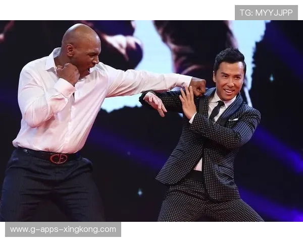 拳击擂台巨星夜拳拳到肉引爆全场讨论